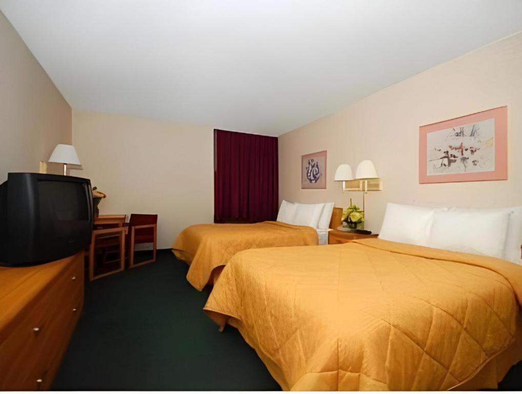 Quality Inn Waynesburg Экстерьер фото