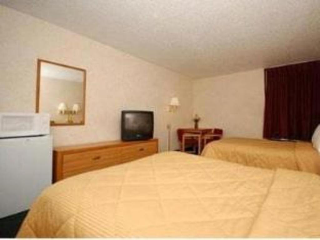 Quality Inn Waynesburg Экстерьер фото
