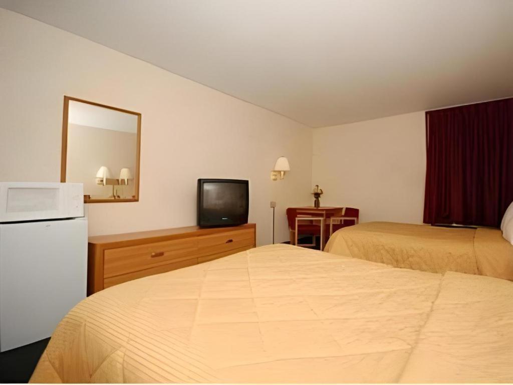 Quality Inn Waynesburg Экстерьер фото