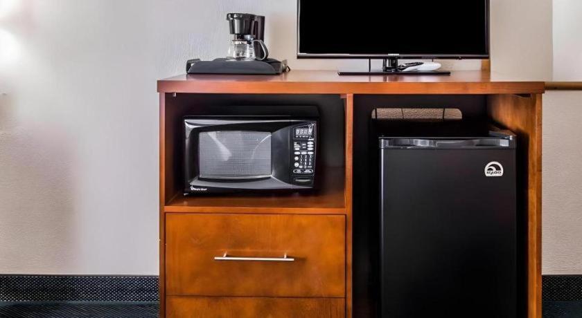 Quality Inn Waynesburg Экстерьер фото